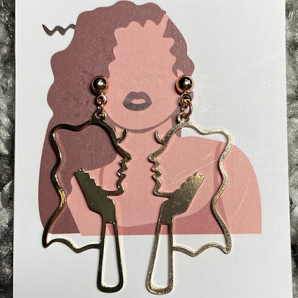 Face Abstract Design Earrings  - Picture 2 of 5